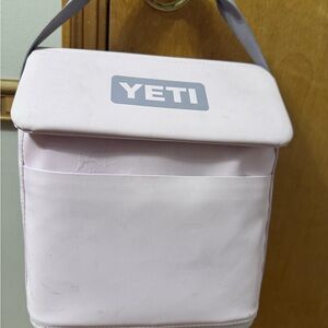 Yeti lunch box